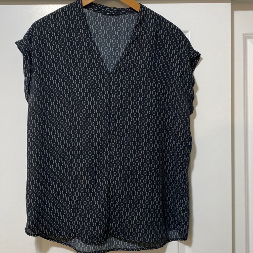 Size L Pleione cap sleeve blouse